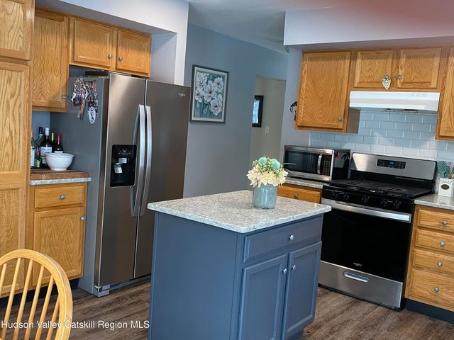 31 Mahikan Drive Drive, Hudson, NY 12534