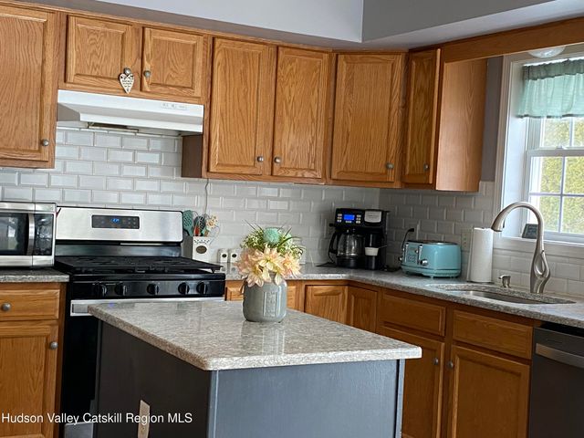 31 Mahikan Drive Drive, Hudson, NY 12534