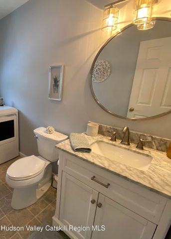 31 Mahikan Drive Drive, Hudson, NY 12534