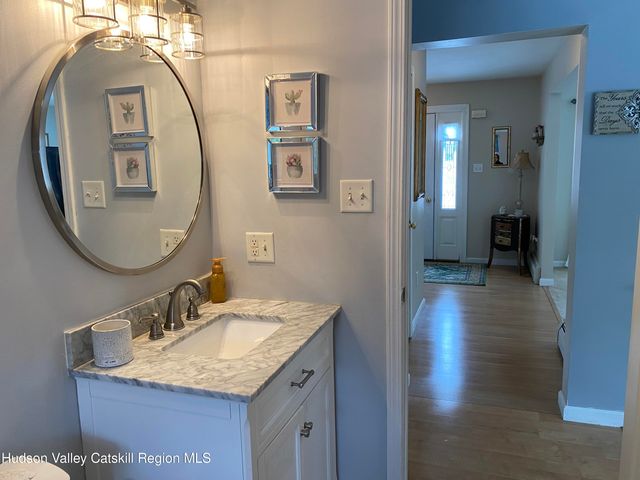 31 Mahikan Drive Drive, Hudson, NY 12534