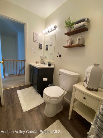 31 Mahikan Drive Drive, Hudson, NY 12534