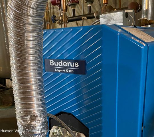 31 Mahikan Drive Drive, Hudson, NY 12534