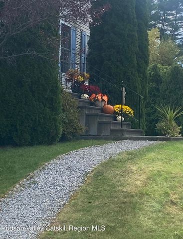 31 Mahikan Drive Drive, Hudson, NY 12534