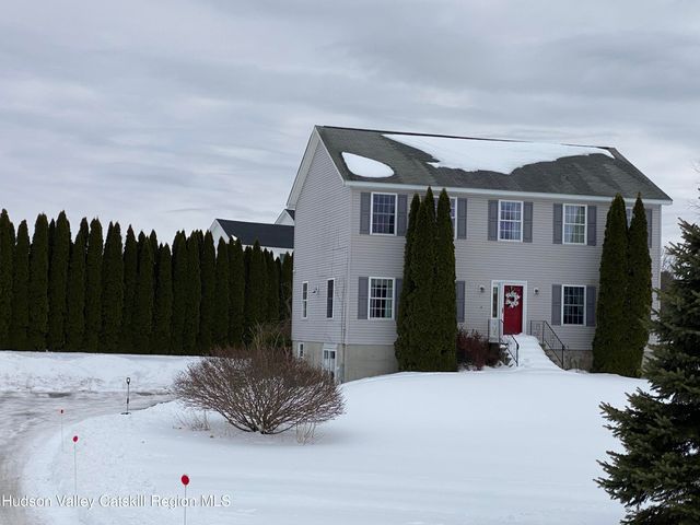 31 Mahikan Drive Drive, Hudson, NY 12534