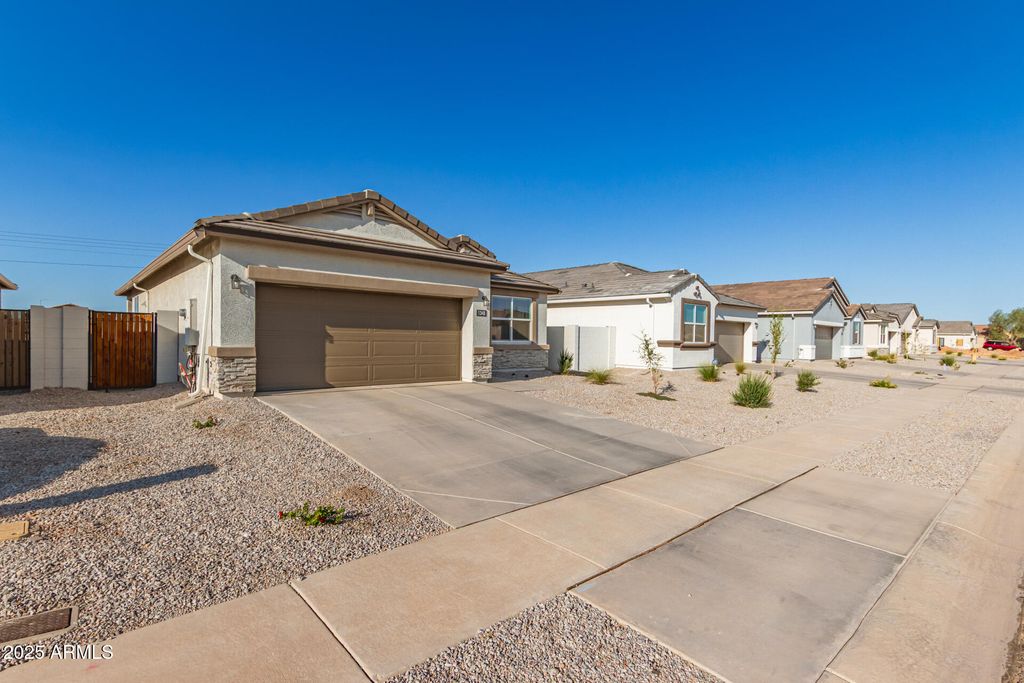 1348 W HESS Avenue, Coolidge, AZ 85128 — photo 2