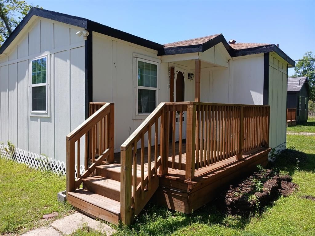 15519 Highway 6, Santa Fe, TX 77517