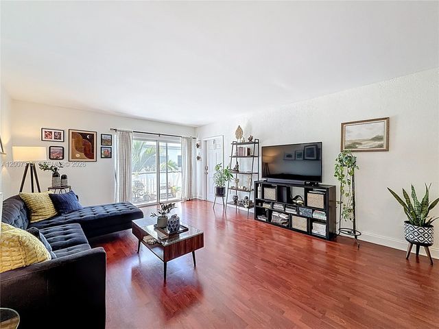 9280 Bay Harbor Ter 25, Bay Harbor Islands, FL 33154