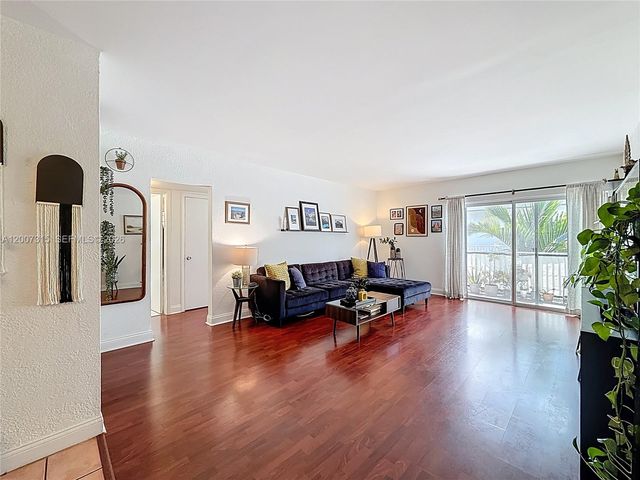 9280 Bay Harbor Ter 25, Bay Harbor Islands, FL 33154