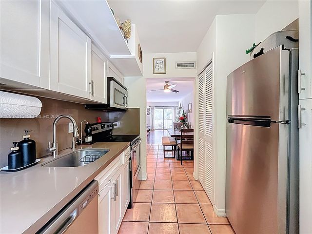 9280 Bay Harbor Ter 25, Bay Harbor Islands, FL 33154