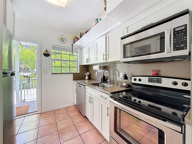 9280 Bay Harbor Ter 25, Bay Harbor Islands, FL 33154