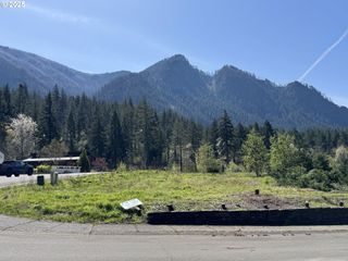 903 Sw SPELLING Pl 21, Cascade Locks, OR 97014