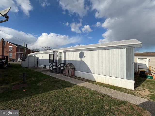 3 HILLTOP AVE, Akron, PA 17501