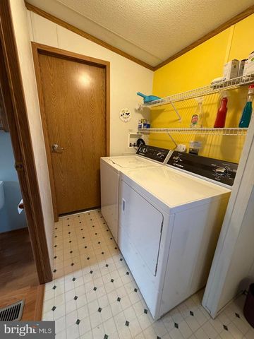 3 HILLTOP AVE, Akron, PA 17501