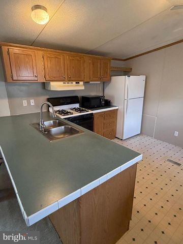 3 HILLTOP AVE, Akron, PA 17501