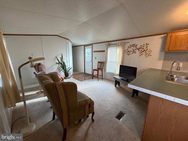 3 HILLTOP AVE, Akron, PA 17501