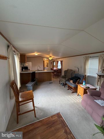 3 HILLTOP AVE, Akron, PA 17501