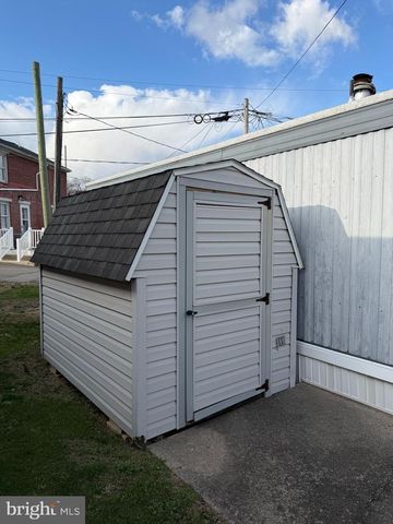 3 HILLTOP AVE, Akron, PA 17501