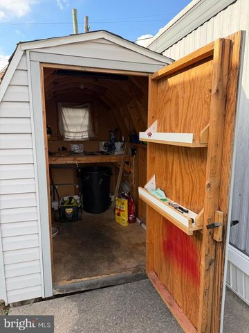 3 HILLTOP AVE, Akron, PA 17501