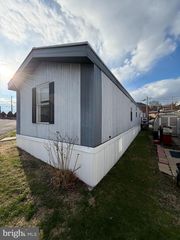 3 HILLTOP AVE, Akron, PA 17501