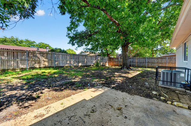 2127 Versailles Drive, Carrollton, TX 75007
