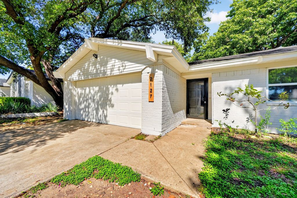 2127 Versailles Drive, Carrollton, TX 75007 — photo 2