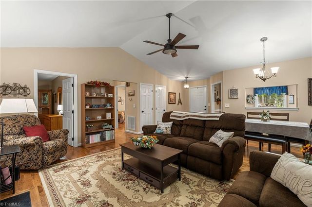 2836 Shadowbrook Lane, Winston-salem, NC 27103