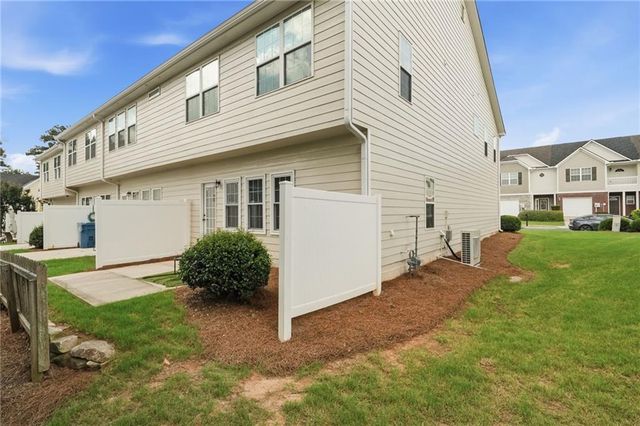 2150 Burns View Lane, Lawrenceville, GA 30044