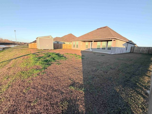 212 Pond Dr, Thibodaux, LA 70301