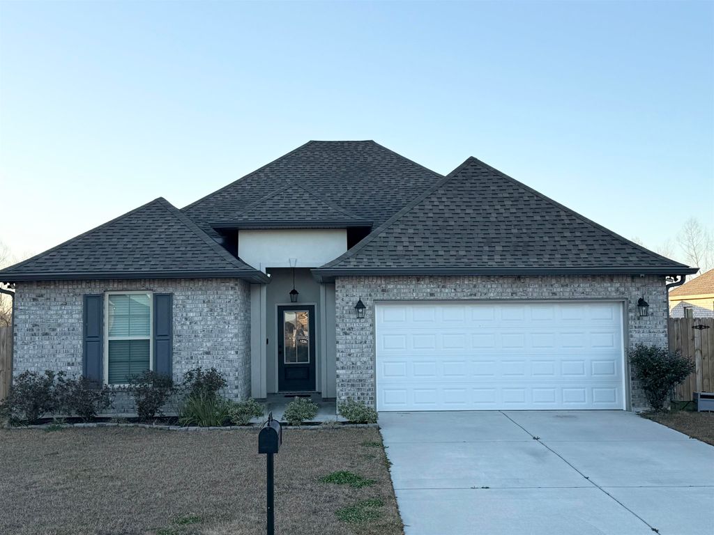 212 Pond Dr, Thibodaux, LA 70301