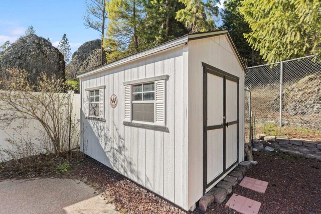 6004 Ruby Way, Nine Mile Falls, WA 99026