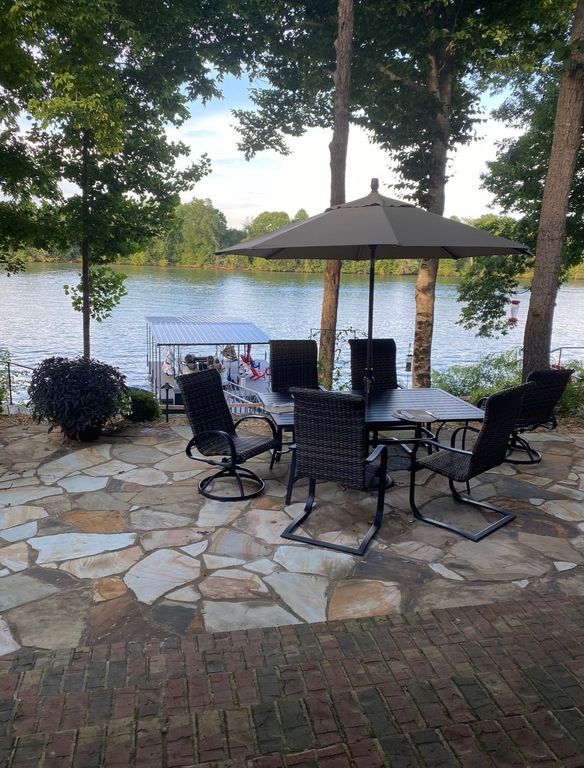 101 Canary Ln, Estill Springs, TN 37330