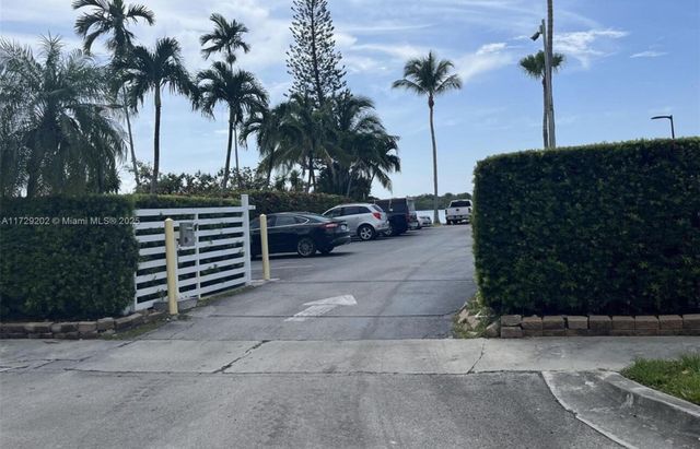 11930 N Bayshore Drive Ph10, North Miami, FL 33181