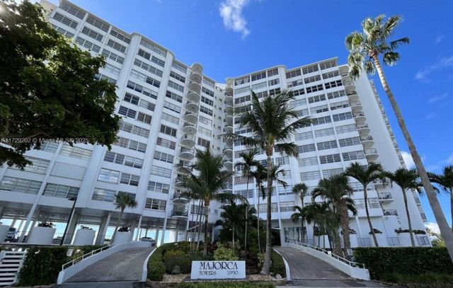 11930 N Bayshore Drive Ph10, North Miami, FL 33181