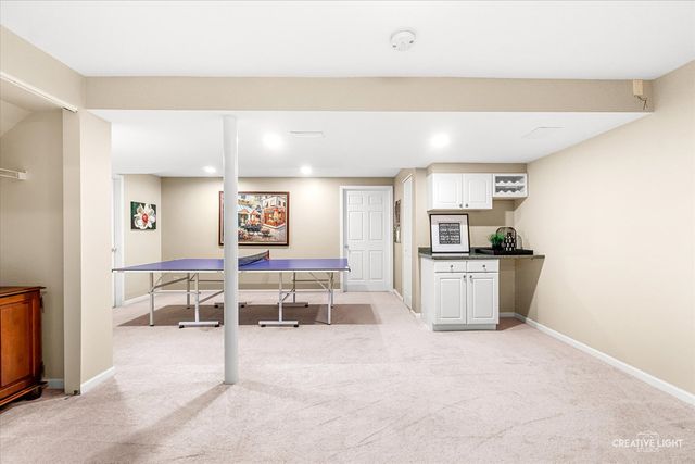 105 Sharon Court, North Aurora, IL 60542