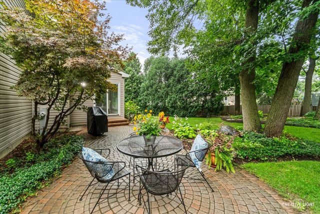 105 Sharon Court, North Aurora, IL 60542