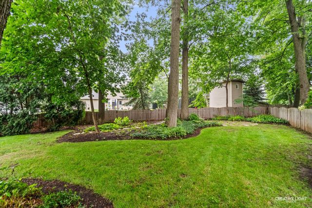 105 Sharon Court, North Aurora, IL 60542