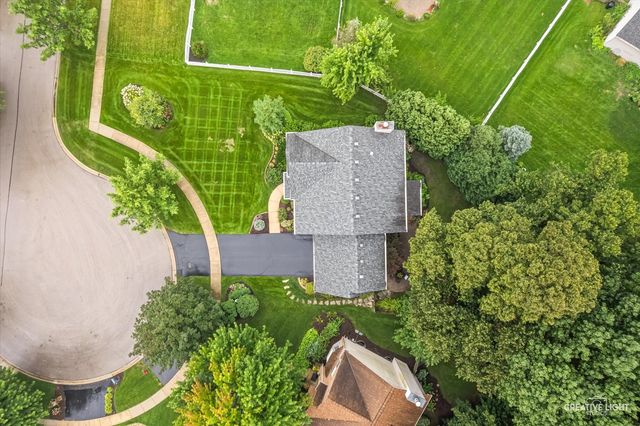 105 Sharon Court, North Aurora, IL 60542
