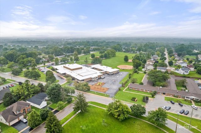 105 Sharon Court, North Aurora, IL 60542