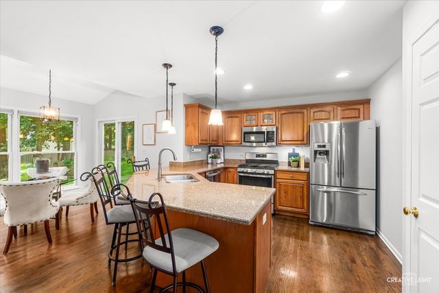 105 Sharon Court, North Aurora, IL 60542