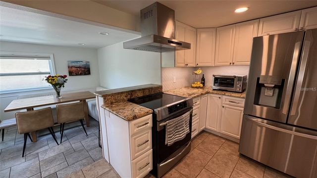 136 25TH AVENUE N, St Petersburg, FL 33704