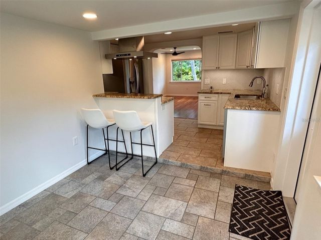 136 25TH AVENUE N, St Petersburg, FL 33704