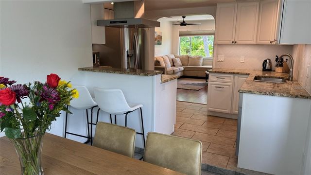 136 25TH AVENUE N, St Petersburg, FL 33704