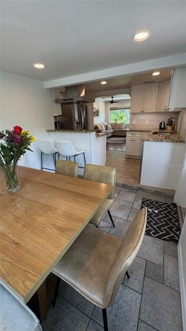 136 25TH AVENUE N, St Petersburg, FL 33704