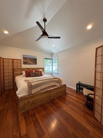 136 25TH AVENUE N, St Petersburg, FL 33704