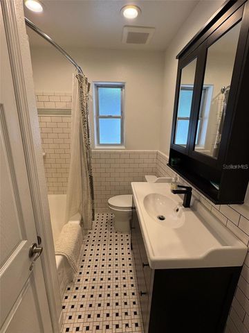 136 25TH AVENUE N, St Petersburg, FL 33704