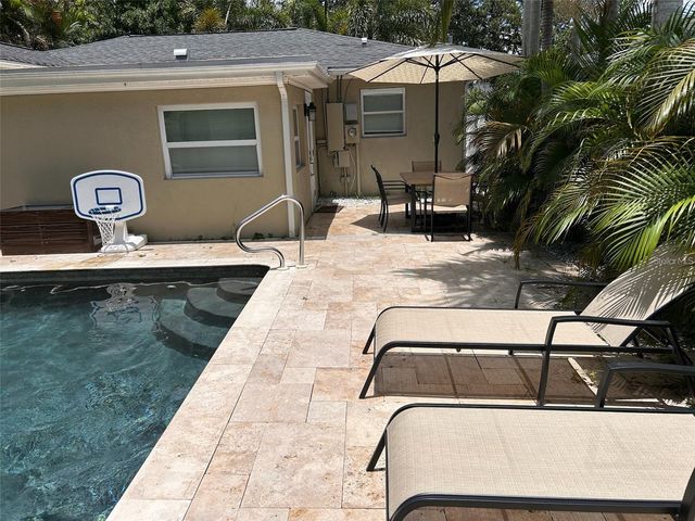 136 25TH AVENUE N, St Petersburg, FL 33704