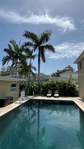 136 25TH AVENUE N, St Petersburg, FL 33704