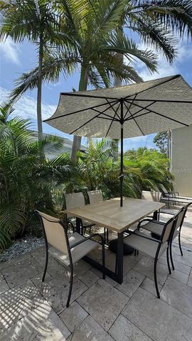 136 25TH AVENUE N, St Petersburg, FL 33704