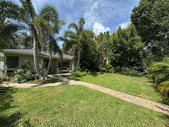136 25TH AVENUE N, St Petersburg, FL 33704