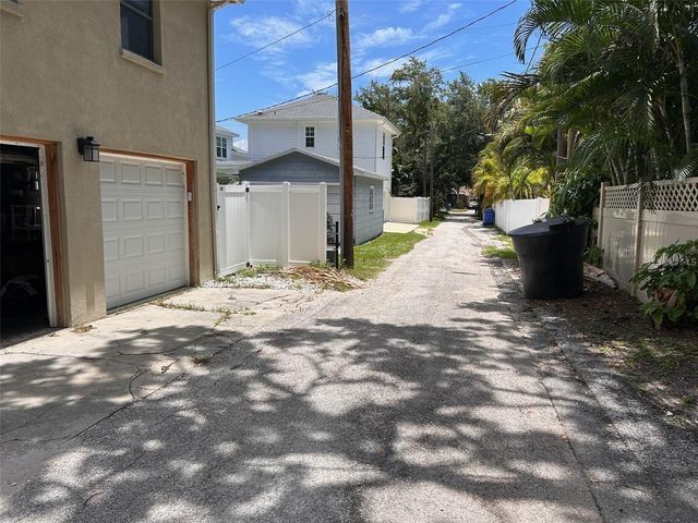 136 25TH AVENUE N, St Petersburg, FL 33704